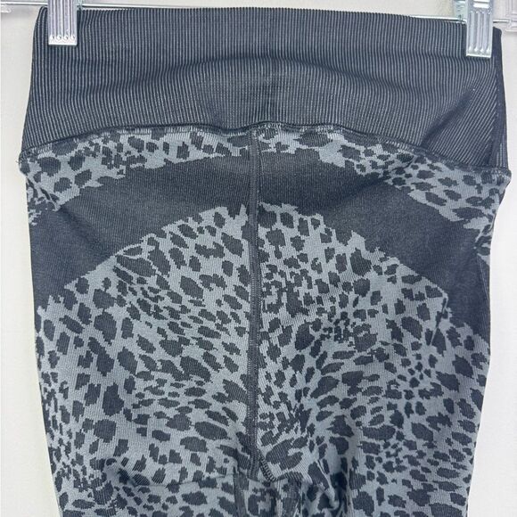 GOOD AMERICAN | Black Gray Leopard Print Active Leggings Women’s Size 0/1 XS/S - Picture 8 of 11